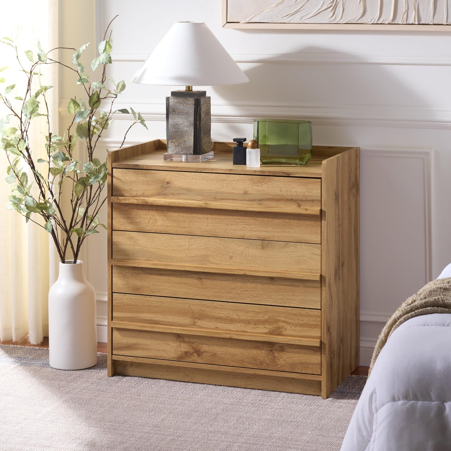 SAFAVIEH Furniture - Mishi 3-Drawer Chest - Oak Wood-Look Dresser with Storage, Modern Bedroom & Guest Room Storage Cabinet, 32" W x 18.3" D x 31.5" H (CHS3101A)