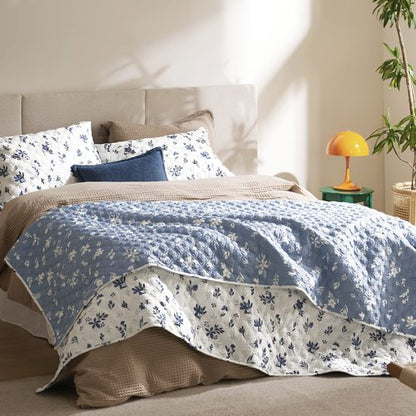Bedsure Floral Quilt Queen Size - Reversible Blue & White Floral Comforter, Daisy Design Lightweight Bedspread Quilt Bedding, Soft Microfiber Coverlet for All Seasons (90"x96")