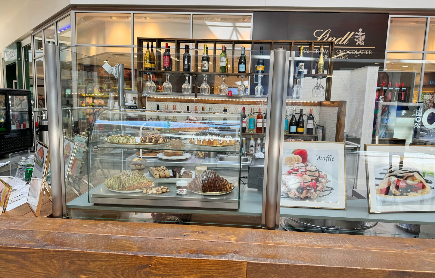1.59 Cu.ft Malphi Large Pastry Display Case Countertop | Commercial Bakery Display Stand Cupcake Holder Tempered Glass | Large Bread Cookie Display Box | 22.1" x 15.2" x 14.6" | 27.5 lbs |