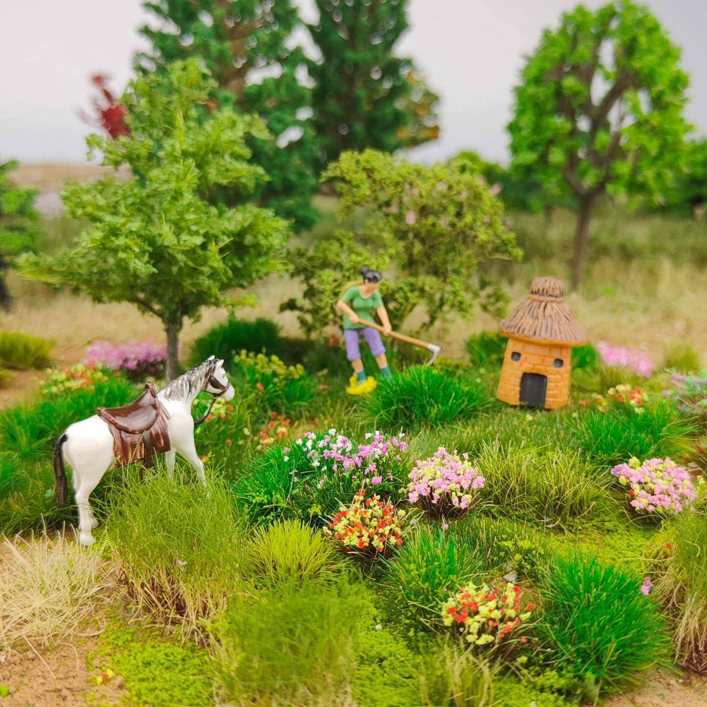 gdeplok 140 Pcs Static Grass Tufts & Miniature Flower Clusters - Artificial Grass Terrain Scenery Kit for Model Train Railway, Military Sand Table, DIY Diorama Landscape