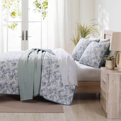 Tommy Bahama - Twin Quilt Set, Reversible Cotton Bedding with Matching Sham, Pre-Washed for Added Softness, Dorm Essentials (Pen and Ink Palm Navy Blue)