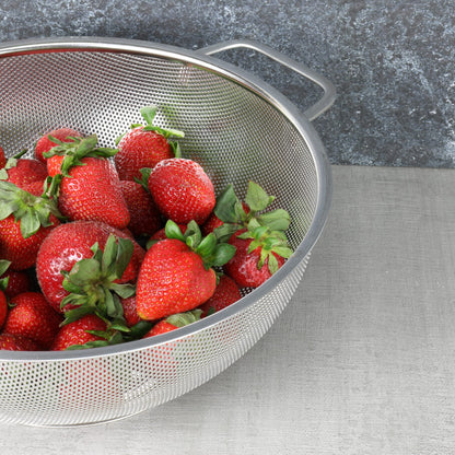 Chef Craft Quick Drain Microperforated Colander Set, 1.5 Quart, 2.5 Quart, and 5 Quart 3 Piece Set, Stainless Steel