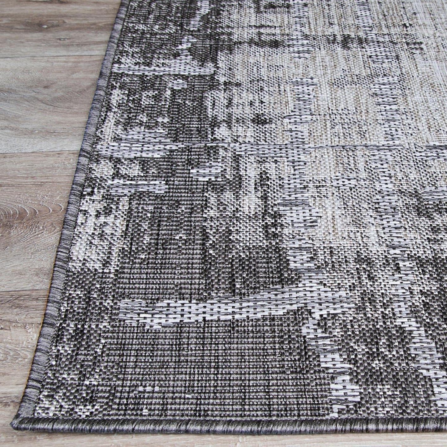 Couristan Charm Tiverton Area Rug, 2'2" x 4'3", Anthracite-Light Gray Indoor/Outdoor Rug