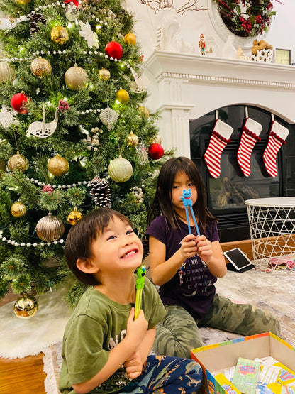 Kids Training Chopsticks for Toddlers, Kids and Adults with 4 Pairs of Removable Finger Helpers, Animal Design, BPA-Free, Dishwasher-Safe (Animals 4-Pack)