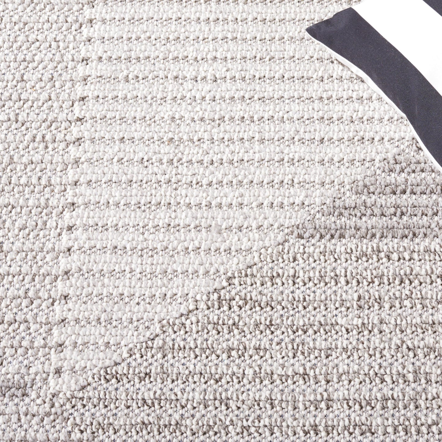 SAFAVIEH Area Rug 9x12 - Global Collection - Large - Light Grey & Grey, Non-Shedding & Easy Cleaning, Ideal for Living Room, Bedroom, Office, Dining Space (GLB400F)