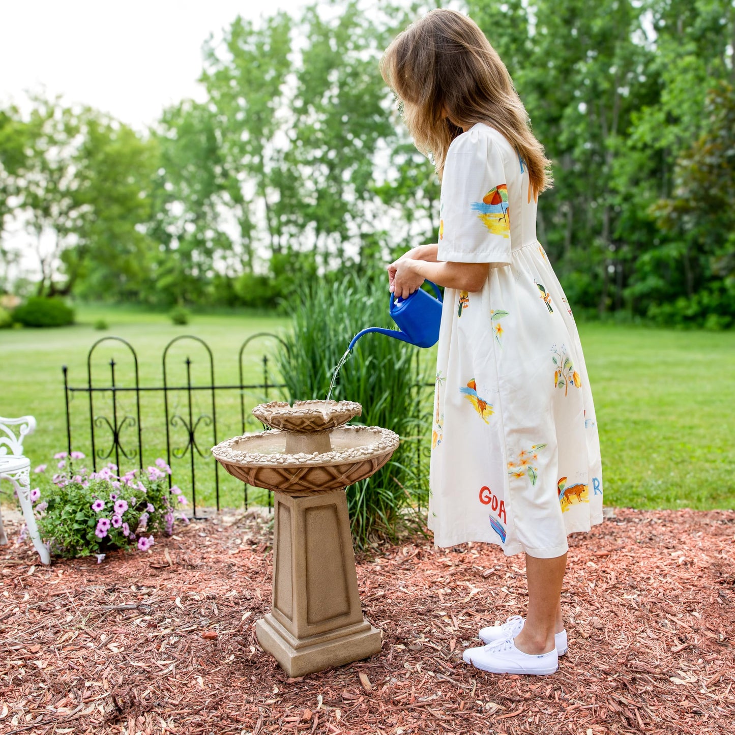 Sunnydaze Beveled Flower 28-Inch 2-Tier Outdoor Water Fountain - Backyard Water Feature & Bird Bath for Patio, Yard or Deck