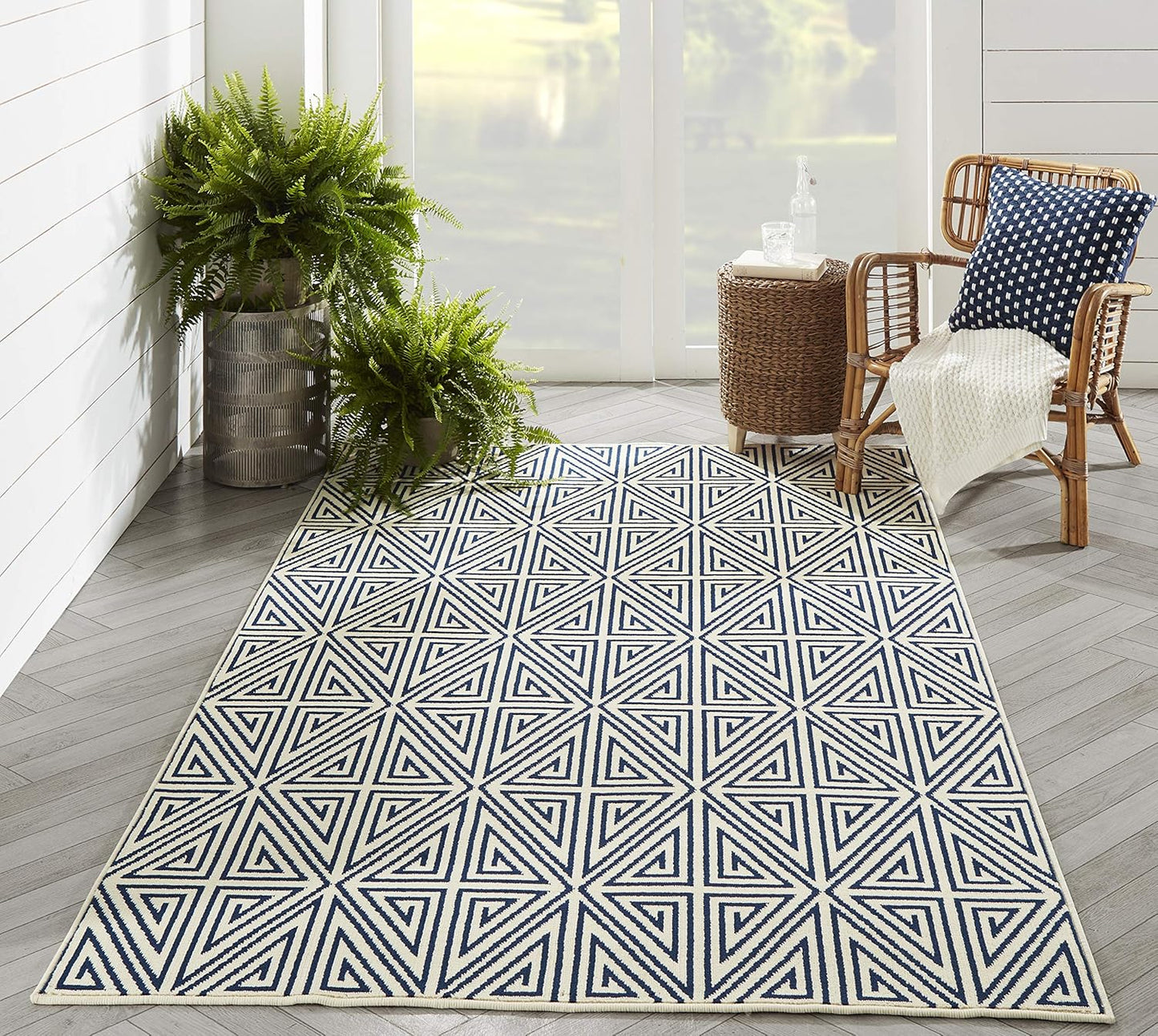 Momeni Rugs Baja Collection, 1'8" x 3'7", Contemporary Indoor & Outdoor Area Rug, Easy to Clean, Navy Blue