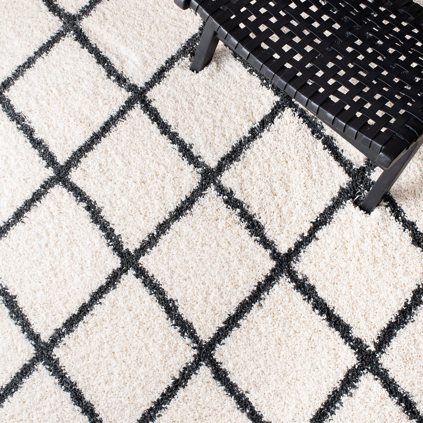 SAFAVIEH Area Rug 8x10 - Hudson Shag Collection - Large - Ivory & Dark Grey, Trellis Pattern, Non-Shedding & Easy Cleaning, Plush Thick Pile, Ideal for Living Room, Bedroom, Dining Space (SGH222C)